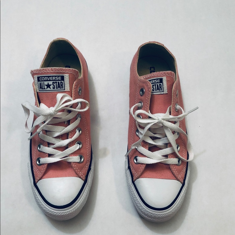 Pink Low top Converse Chuck Taylor All Star